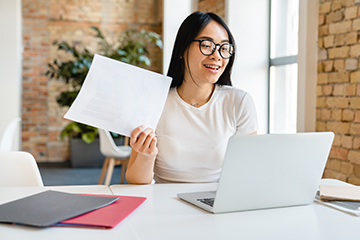 Smart asian young businesswoman working at the desk in coworking area